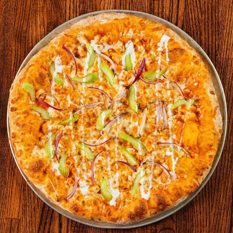 Spicy Buffalo Chicken Pizza: A Crowd Favorite