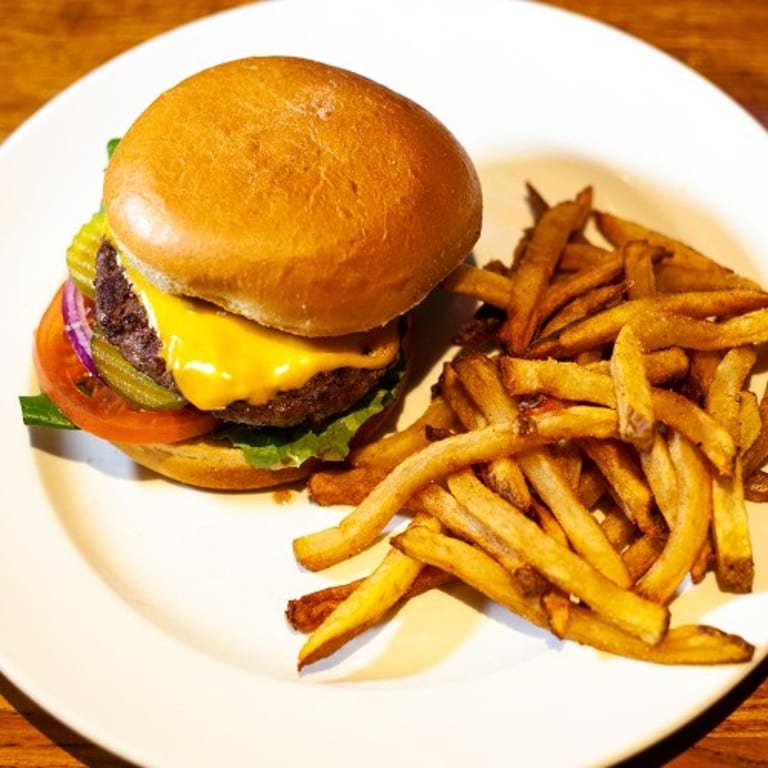 Juicy Cheeseburgers: A Crowd Favorite